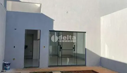 Casa residencial disponível para locação e venda no bairro Novo Mundo em Uberlândia-MG
