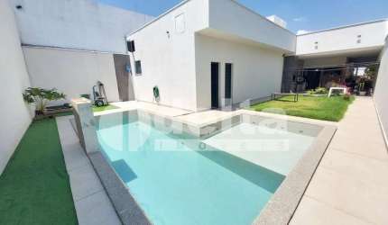 Casa residencial  disponível para locação e venda no bairro Cidade Jardim em Uberlândia-MG