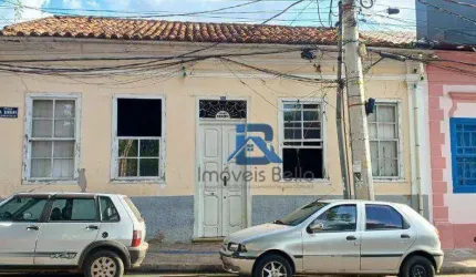 Casa na Praça da Bandeira  - Centro - Itatiba/SP