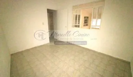 Casa Térrea para Venda em São Caetano do Sul, São José, 1 dormitório, 1 banheiro, 6 vagas