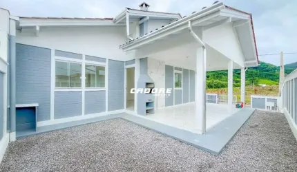 Casa nova no loteamento Pouso Seguro