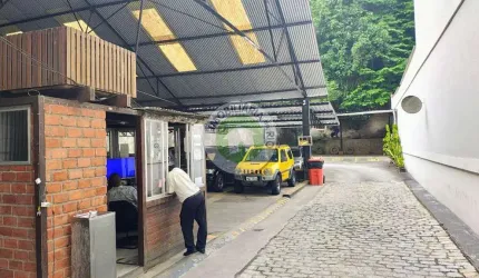 Garagem à venda em condomínio exclusivo em Laranjeiras, Rio de Janeiro-RJ! Aproveite: 1 vaga disponível!
