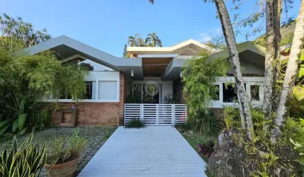 VENHA CONHECER E SE APAIXONAR POR ESSA CHARMOSA CASA DE 5 QUARTOS NO CONDOMINIO JARDIM DO ITANHANGÁ!