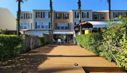 Oportunidade no Frade! Casa de canal para barcos até 52 pés