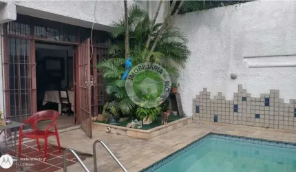Casa à venda no Pechincha, Rio de Janeiro-RJ: 5 quartos, 1 suíte, 2 salas, 3 banheiros, 3 vagas de garagem, 227m².