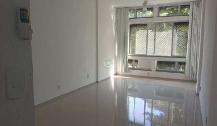 Praça Serzedelo Correia com garagem