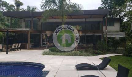 Casa de 1.200m², 6 suítes no condomínio Frade Green - Angra dos Reis