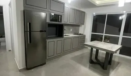LINDO APARTAMENTO A 50 METROS DA PRAIA DOS INGLESES.