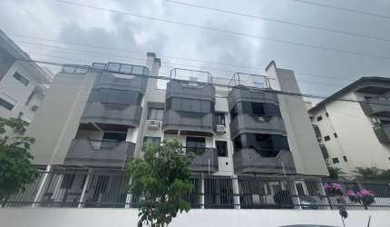 Apartamento com escritura publica, 3 quartos, a 100 metros da praia dos ingleses.
