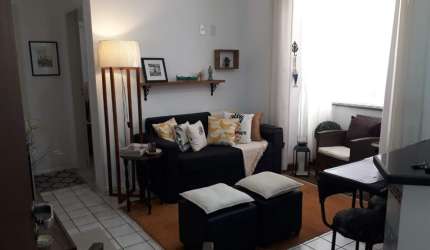 Apartamento mobiliado a 300 metros da praia dos ingleses.