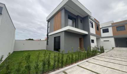 Linda casa com 3 quartos, na praia dos ingleses (a 1,5 km).