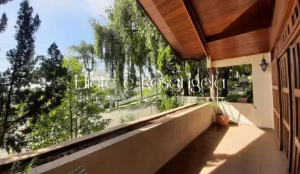 Lindíssima casa com 5 suítes no condomínio Bosque Imperial