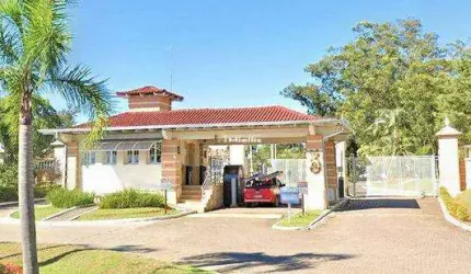 Casa de esquina no condomínio Condado de Castella.
