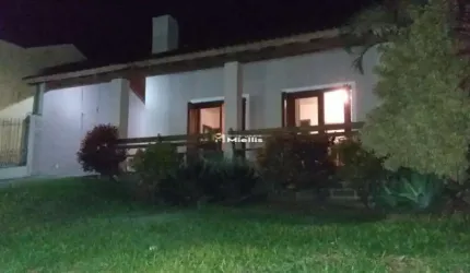 EXCELENTE RESIDÊNCIA NO CONDOMÍNIO CANTEGRIL - VIAMÃO RS