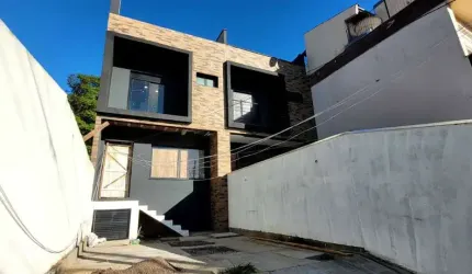 Casa para venda  no Bairro Chácara das Pedras em Porto Alegre