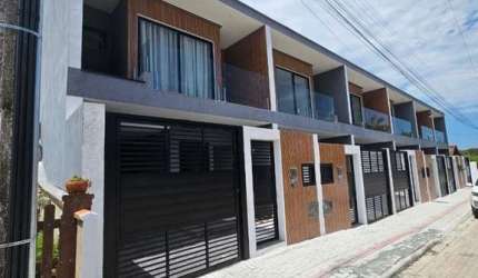 Sobrado à venda por R$ 650.000,00 - Centro - Balneário Piçarras/SC