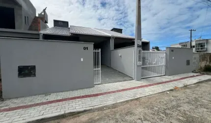 Casa à venda por R$ 630.000,00 - Itacolomi - Balneário Piçarras/SC