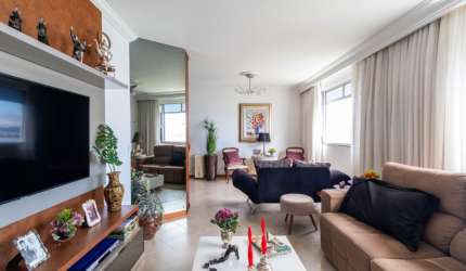 LINDO APARTAMENTO DE 4 DORMITÓRIOS NO CENTRO DE FLORIANÓPOLIS