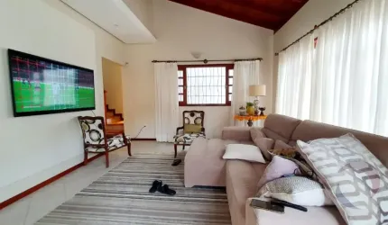 LINDA CASA DE 3 DORMITÓRIOS NA AGRONÔMICA