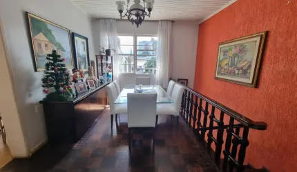 EXCELENTE CASA DE 4 DORMITÓRIOS NA  AGRONÔMICA