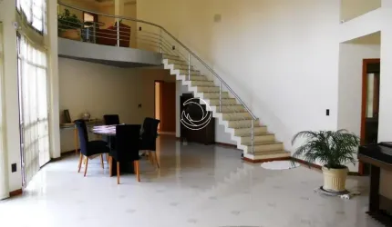 LINDA CASA RESIDENCIAL DE 5 DORMITÓRIOS NO ITACORUBI