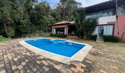 MARAVILHOSA CASA RESIDENCIAL DE 4 DORMITÓRIOS NO ITACORUBI