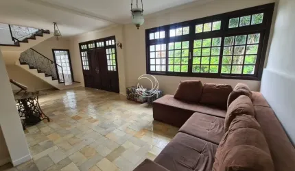 LINDA CASA RESIDENCIAL DE 6 DORMITÓRIOS NA TRINDADE