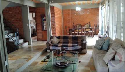 LINDA CASA RESIDENCIAL DE 3 DORMITÓRIOS NA TRINDADE