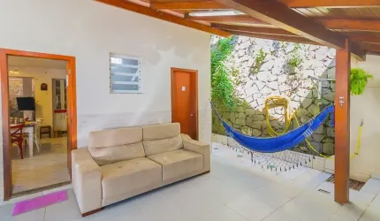 ÓTIMA CASA RESIDENCIAL DE 5 DORMITÓRIOS NA TRINDADE