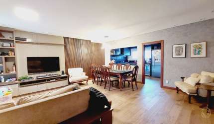 LINDA CASA RESIDENCIAL DE 5 DORMITÓRIOS NA TRINDADE