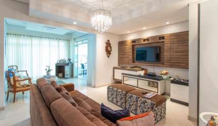 LINDO APARTAMENTO DE 3 DORMITÓRIOS NA CARVOEIRA