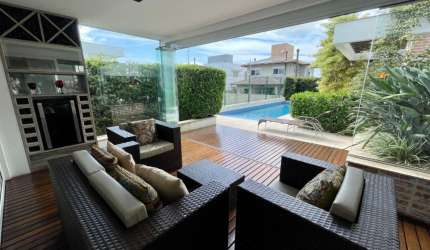 LINDA CASA RESIDENCIAL DE 4 DORMITÓRIOS NA LAGOA DA CONCEIÇÃO