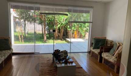 MARAVILHOSA CASA DE 4 DORMITÓRIOS NO CÓRREGO GRANDE