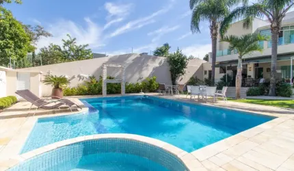 MARAVILHOSA CASA DE 5 DORMITÓRIOS NO CÓRREGO GRANDE