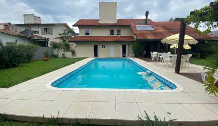 LINDA CASA RESIDENCIAL DE ALTO PADRÃO DE 4 DORMITÓRIOS NO CÓRREGO GRANDE