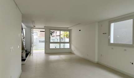 LINDA CASA RESIDENCIAL DE 3 DORMITÓRIOS NO CÓRREGO GRANDE