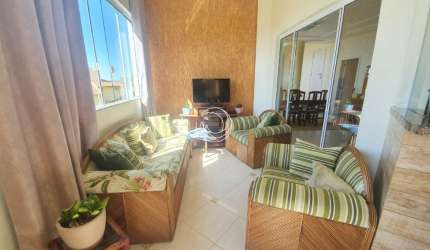 LINDA CASA RESIDENCIAL DE 4 DORMITÓRIOS NO CENTRO DE FLORIANÓPOLIS