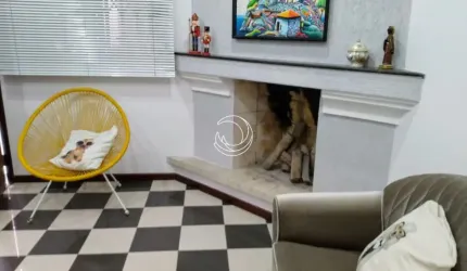 LINDA CASA RESIDENCIAL DE 3 DORMITÓRIOS NO CENTRO
