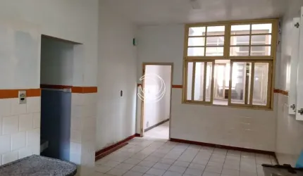 LINDA CASA DE 3 DORMITÓRIOS NO CENTRO