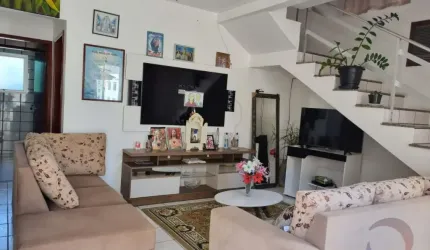LINDA CASA RESIDENCIAL DE 8 DORMITÓRIOS NO CENTRO DE FLORIANÓPOLIS