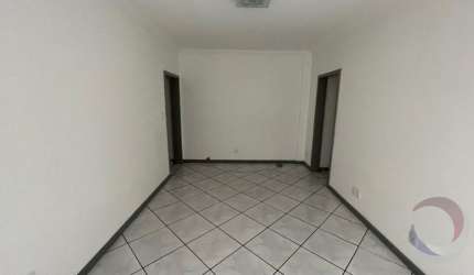 LINDO APARTAMENTO DE 2 DORMITÓRIOS NO CENTRO DE FLORIANÓPOLIS