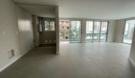 MARAVILHOSO APARTAMENTO DE 3 DORMITÓRIOS NO CENTRO DE FLORIANÓPOLIS