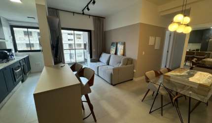 ÓTIMO APARTAMENTO DE 2 DORMITÓRIOS NO CENTRO DE FLORIANÓPOLIS