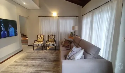 ÓTIMA CASA DE 4 DORMITÓRIOS NA AGRONÔMICA