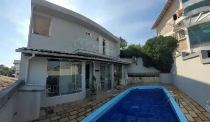LINDA CASA RESIDENCIAL DE 3 QUARTOS NA AGRONÔMICA