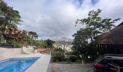 LINDA CASA RESIDENCIAL DE 4 DORMITÓRIOS NO ITACORUBI