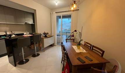 LINDO APARTAMENTO DE 2 DORMITÓRIOS NA CARVOEIRA