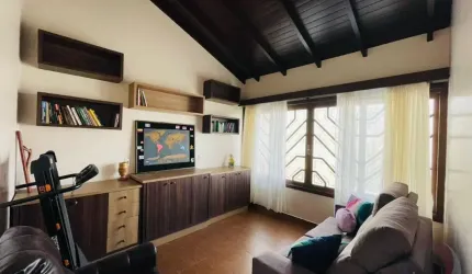 LINDA CASA RESIDENCIAL DE 4 DORMITÓRIOS NO PANTANAL