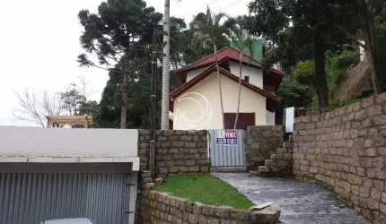 LINDA CASA RESIDENCIAL DE 3 DORMITÓRIOS NO SACO GRANDE