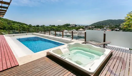 LINDA CASA RESIDENCIAL DE 5 DORMITÓRIOS NO SANTO ANTÔNIO DE LISBOA